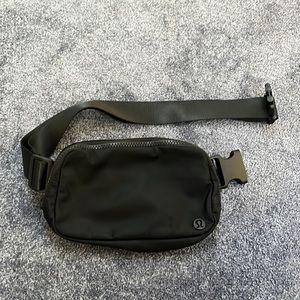 Lululemon black everywhere belt bag large